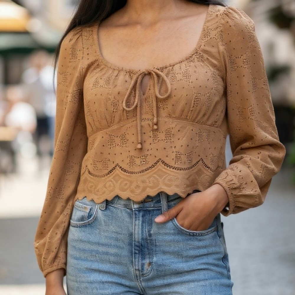 NWT KIRIOUS EYE LIT TAN MEDIUM CROP TOP SZ M